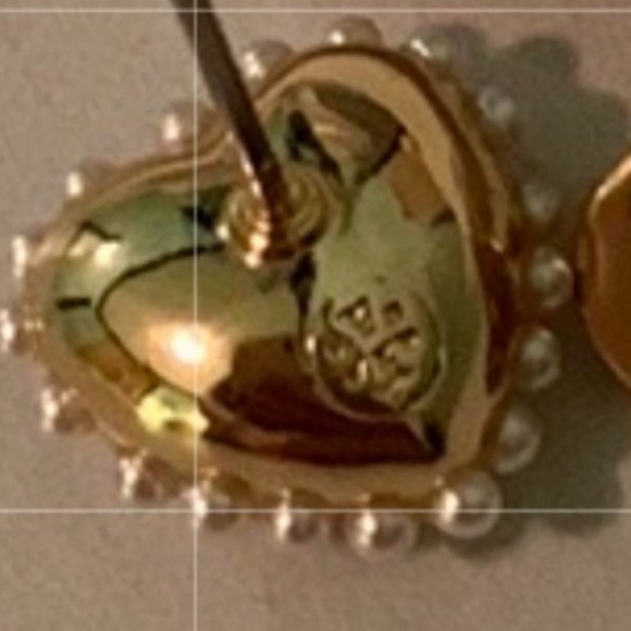 Tory Burch Ivory pearl beads small heart  logo stud earrings - Picture 6 of 6